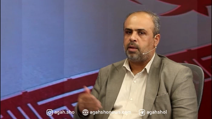 وقتی مجری به احترام سوابق یک مدیر روابط عمومی از جا بلند می شود!